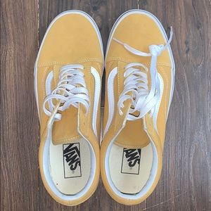 🌻 Yellow vans 🌻